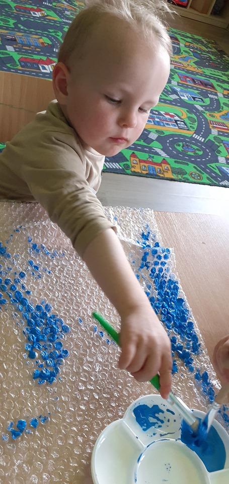 Toddler Painting with Bubble Wrap